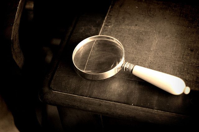 Image of a magnifying glass by Kit