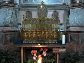 Reliquary containing the alleged skulls of Cosmas and Damian